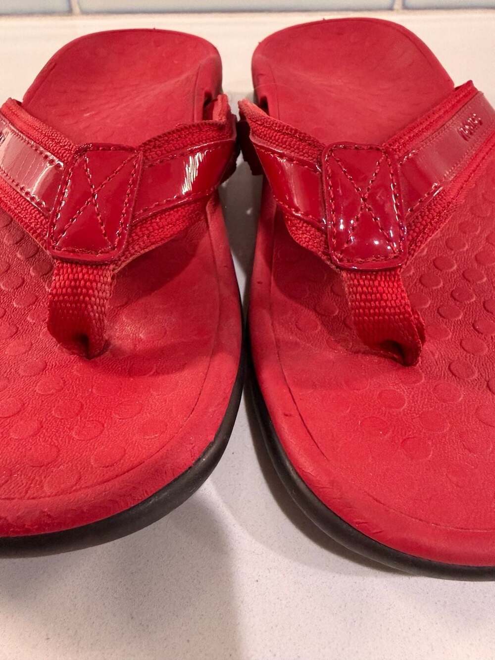 Vionic Tide II Orthotic Flip Flop Sandals Red Size 6 - Picture 2 of 4